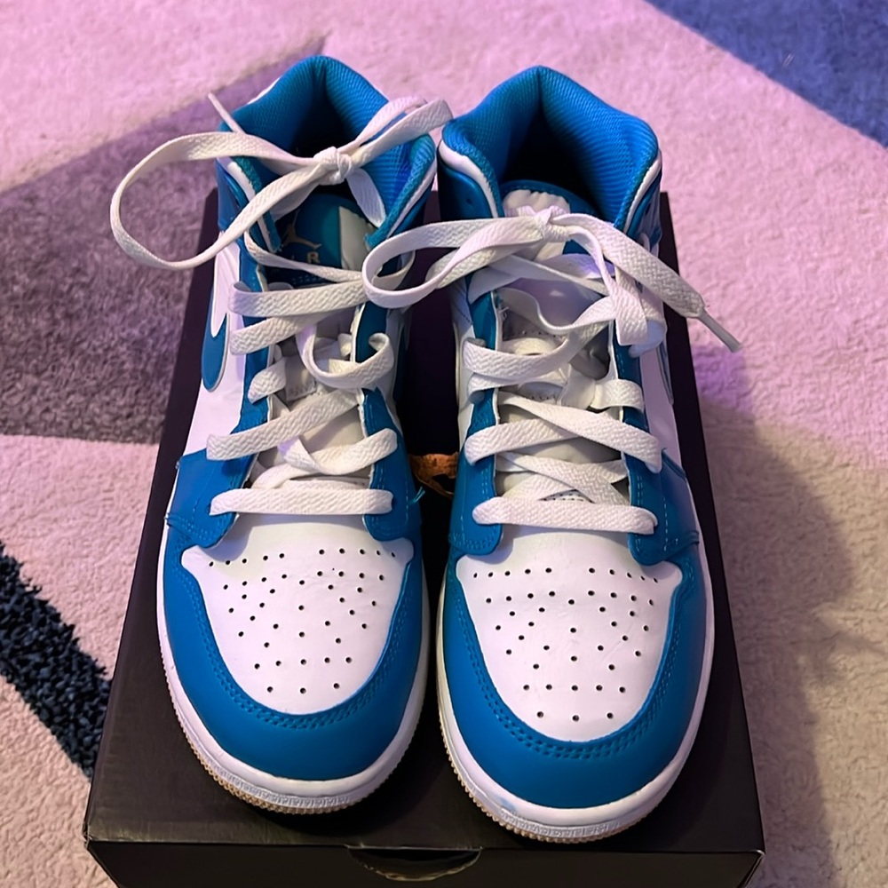 Great Condition Grade School Jordan 1 Mid